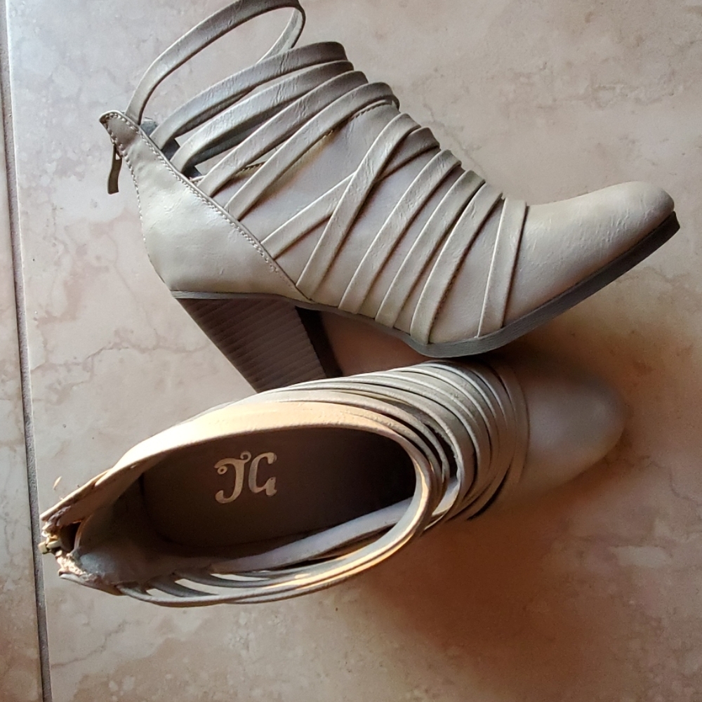 NWOT JG Shoes Size 8.5